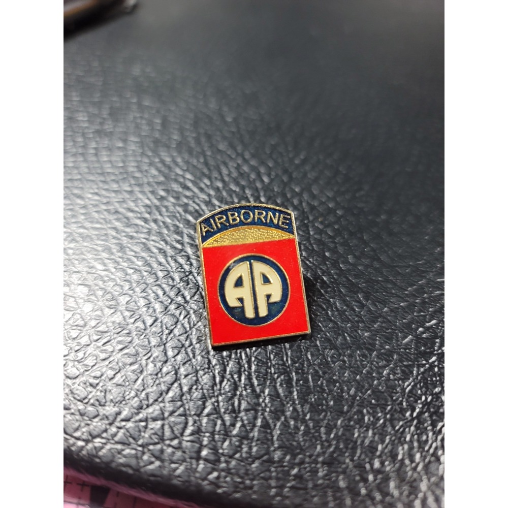 VTG US ARMY 82ND AIRBORNE DIVISION ENAMEL LAPEL PIN TIE TACK NEW OLD STOCK
